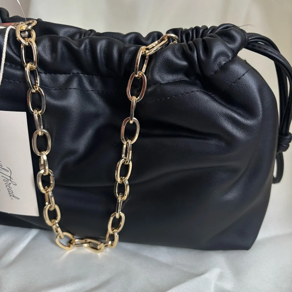 Universal Thread Black Clutch with Gold Chain - Picture 4 of 5